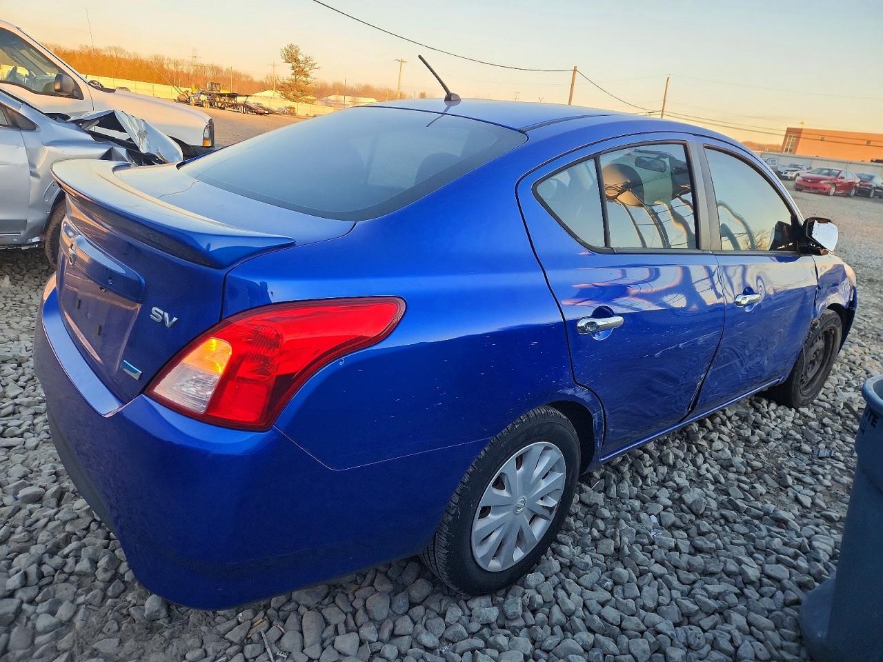 2015 NISSAN VERSA