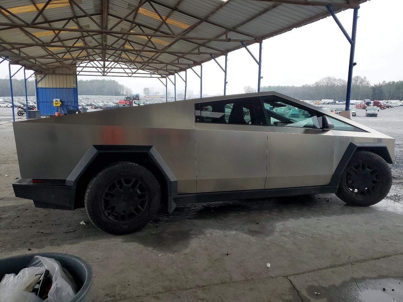 2024 TESLA Cybertruck