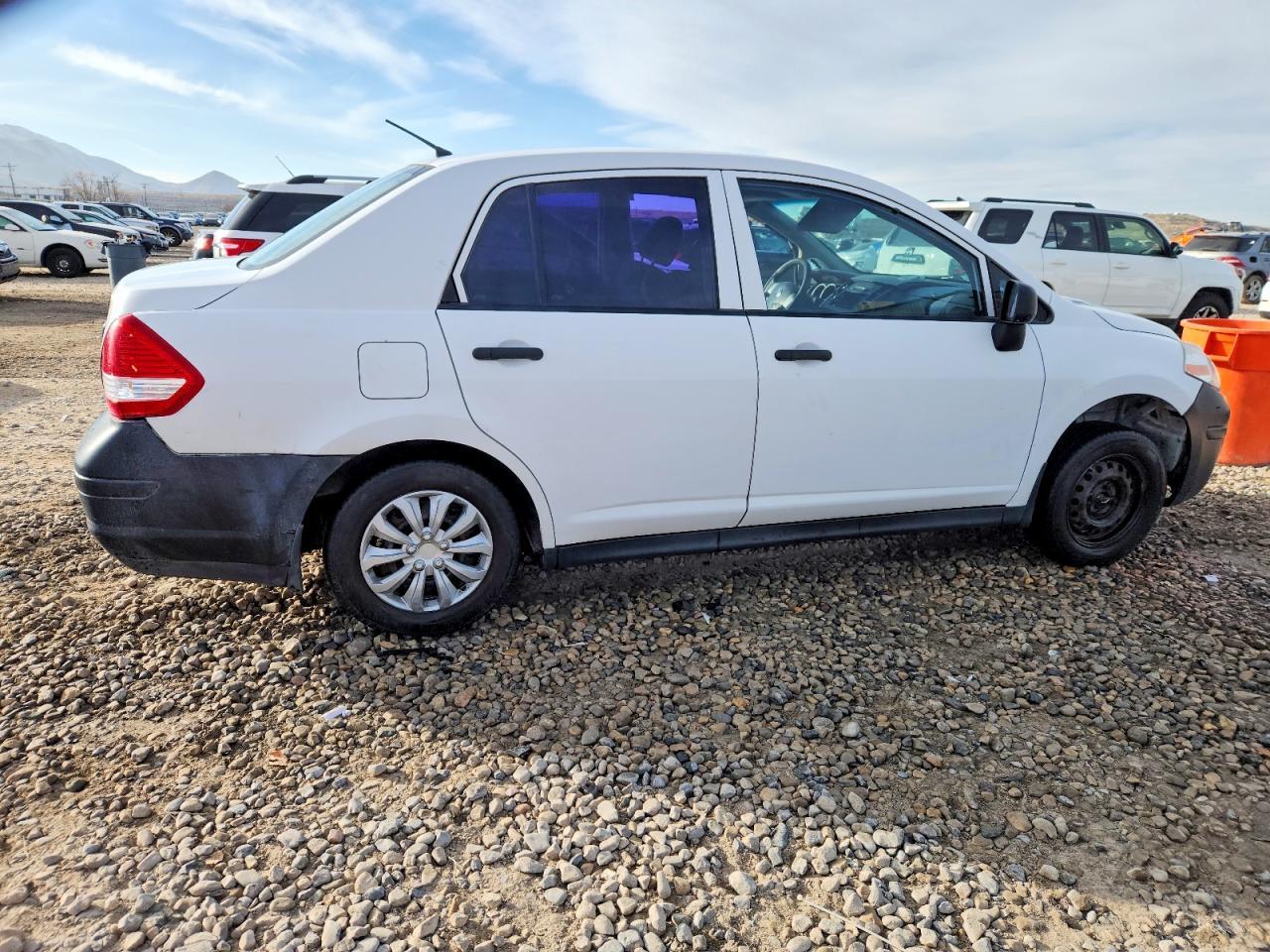 2011 NISSAN VERSA
