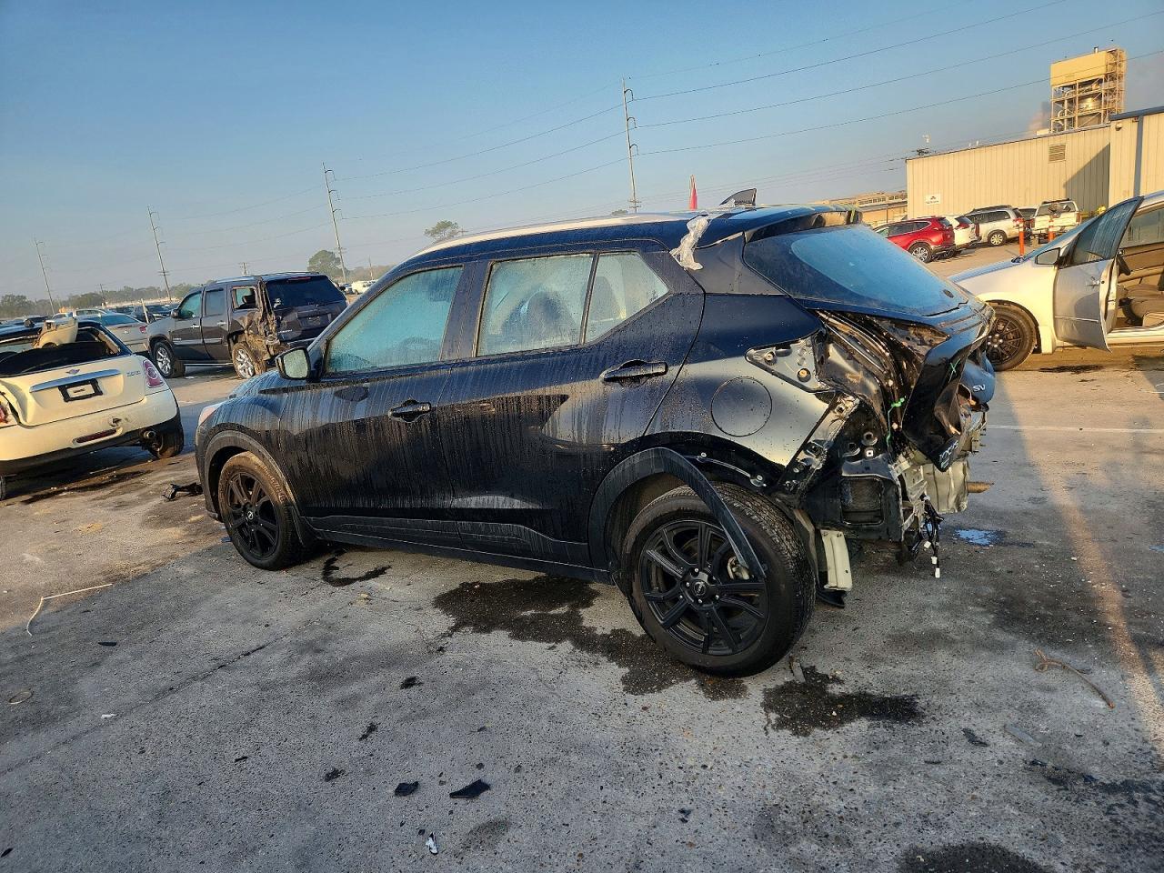 2023 NISSAN KICKS