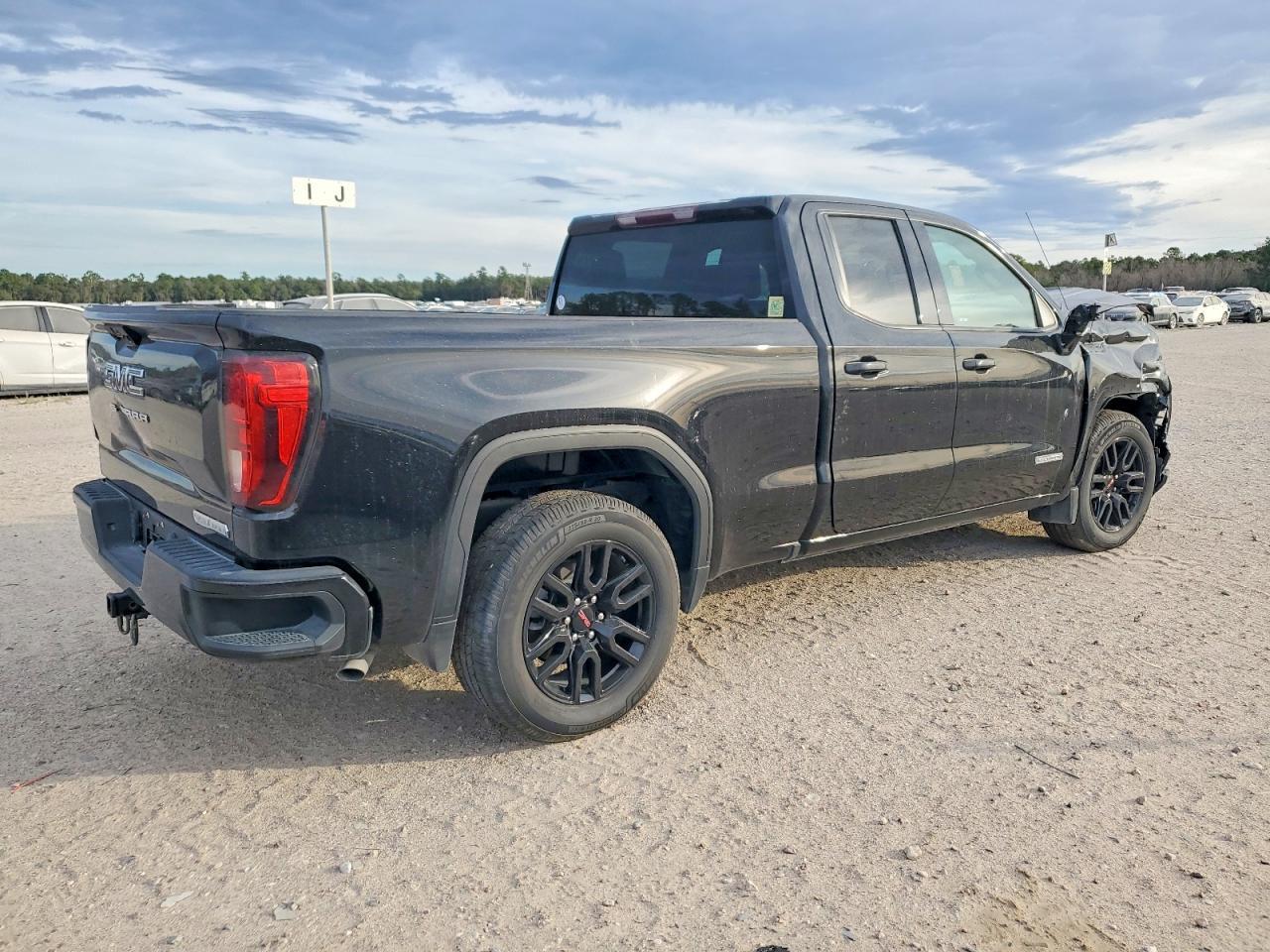 2023 GMC Sierra