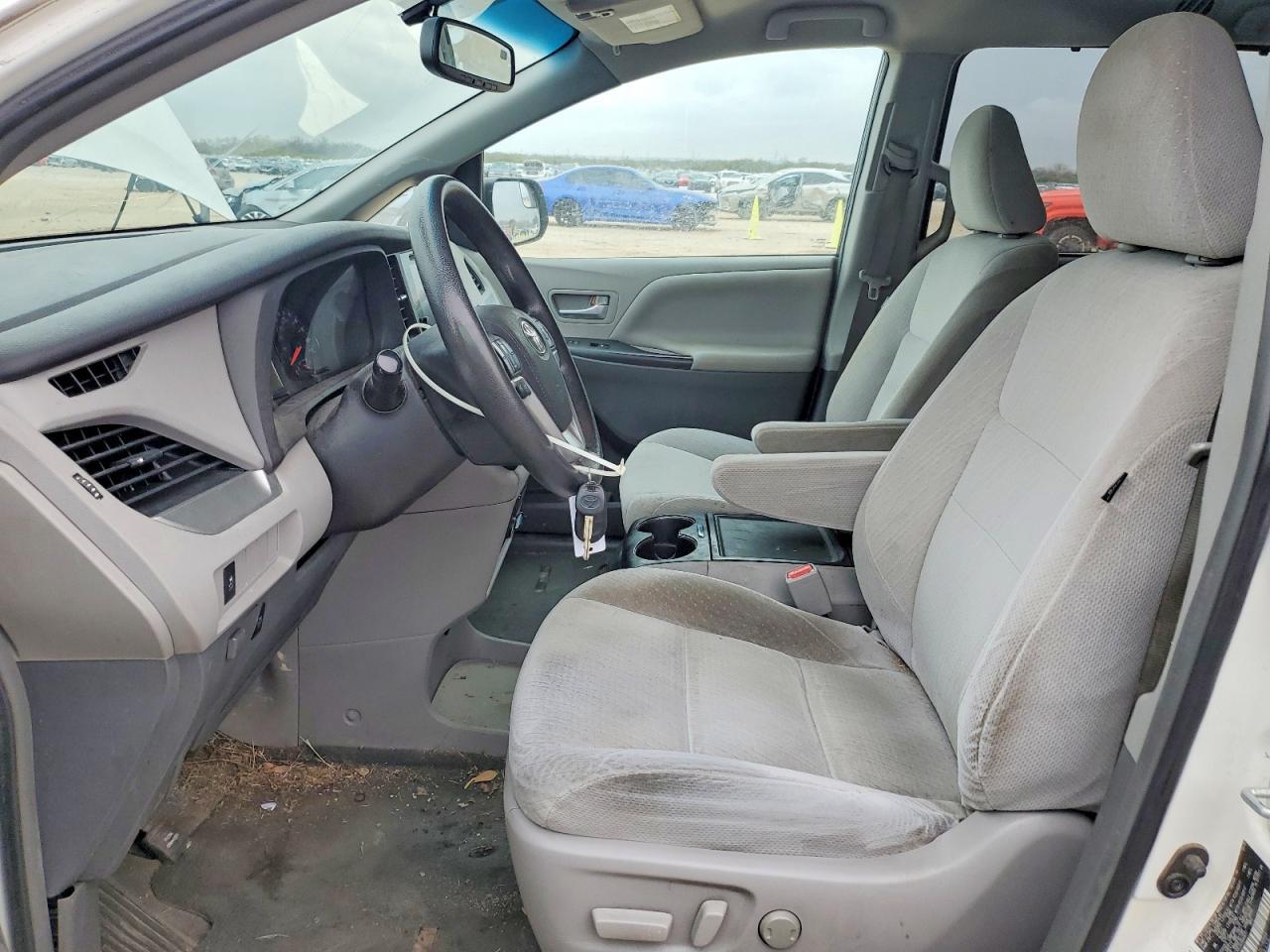 2016 TOYOTA SIENNA