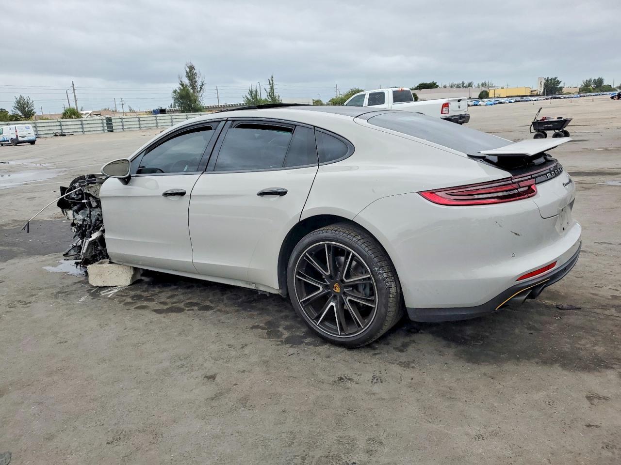 2018 PORSCHE Panamera