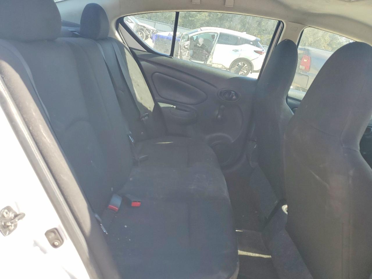 2015 NISSAN VERSA