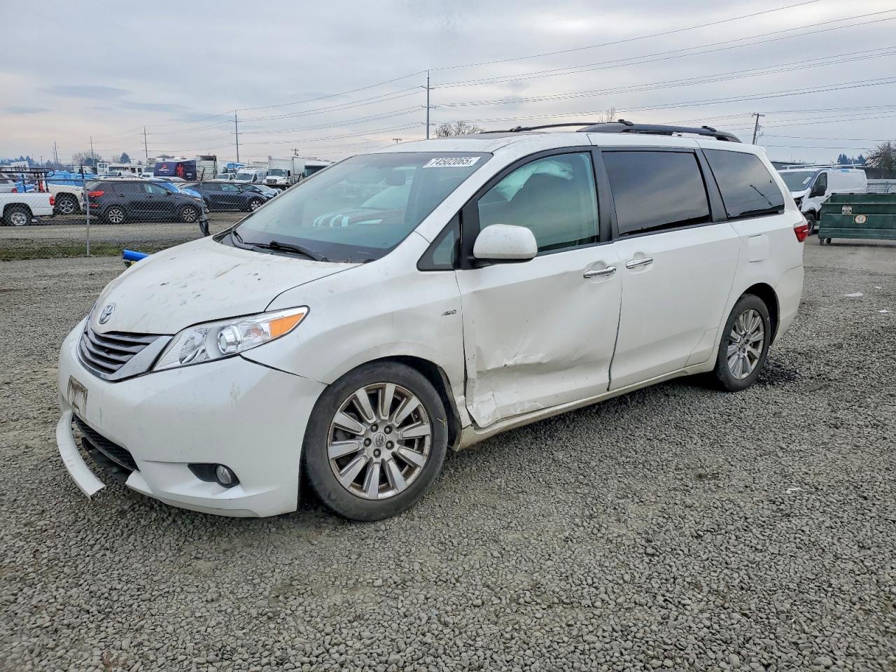 2017 TOYOTA SIENNA