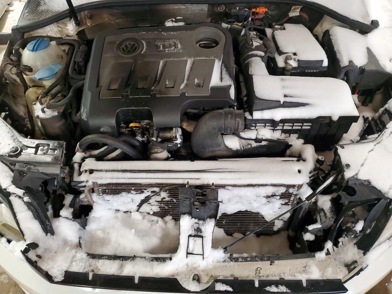 2014 VOLKSWAGEN Passat