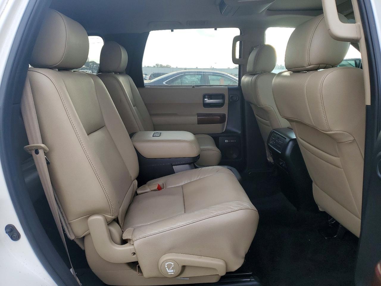 2013 TOYOTA Sequoia