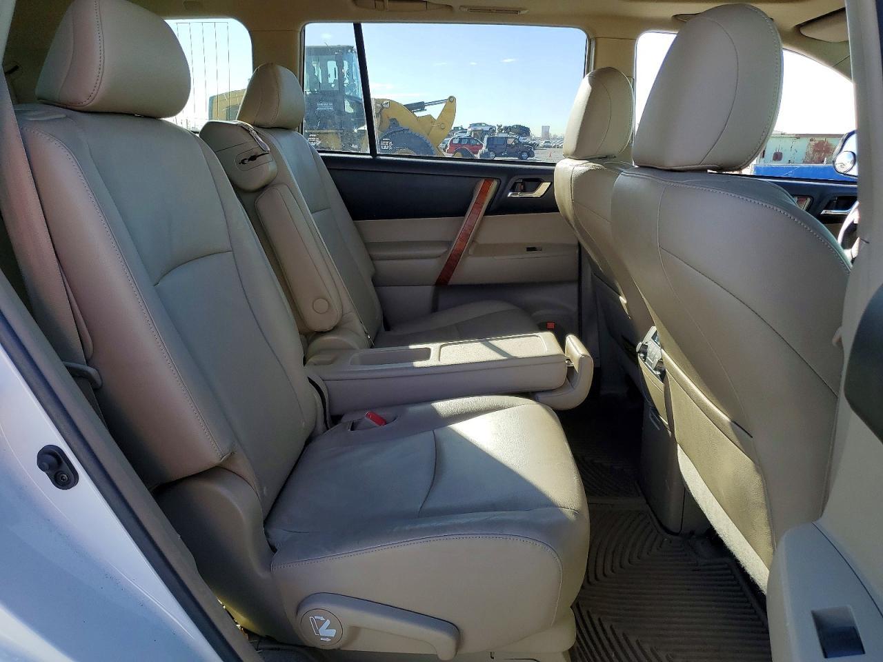 2010 TOYOTA HIGHLANDER