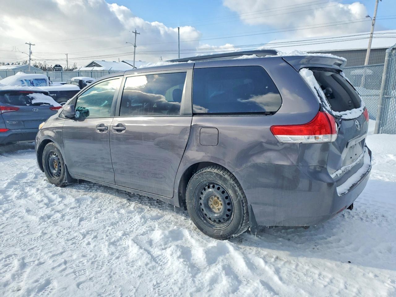 2012 TOYOTA SIENNA