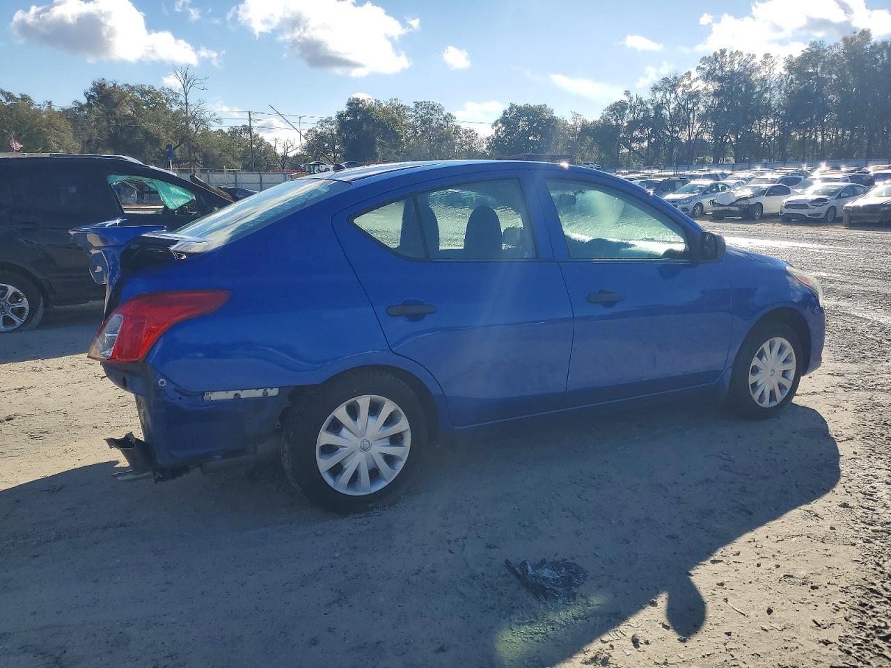 2015 NISSAN VERSA