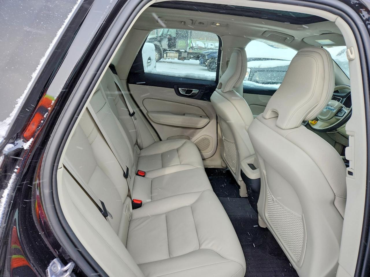 2022 VOLVO XC60