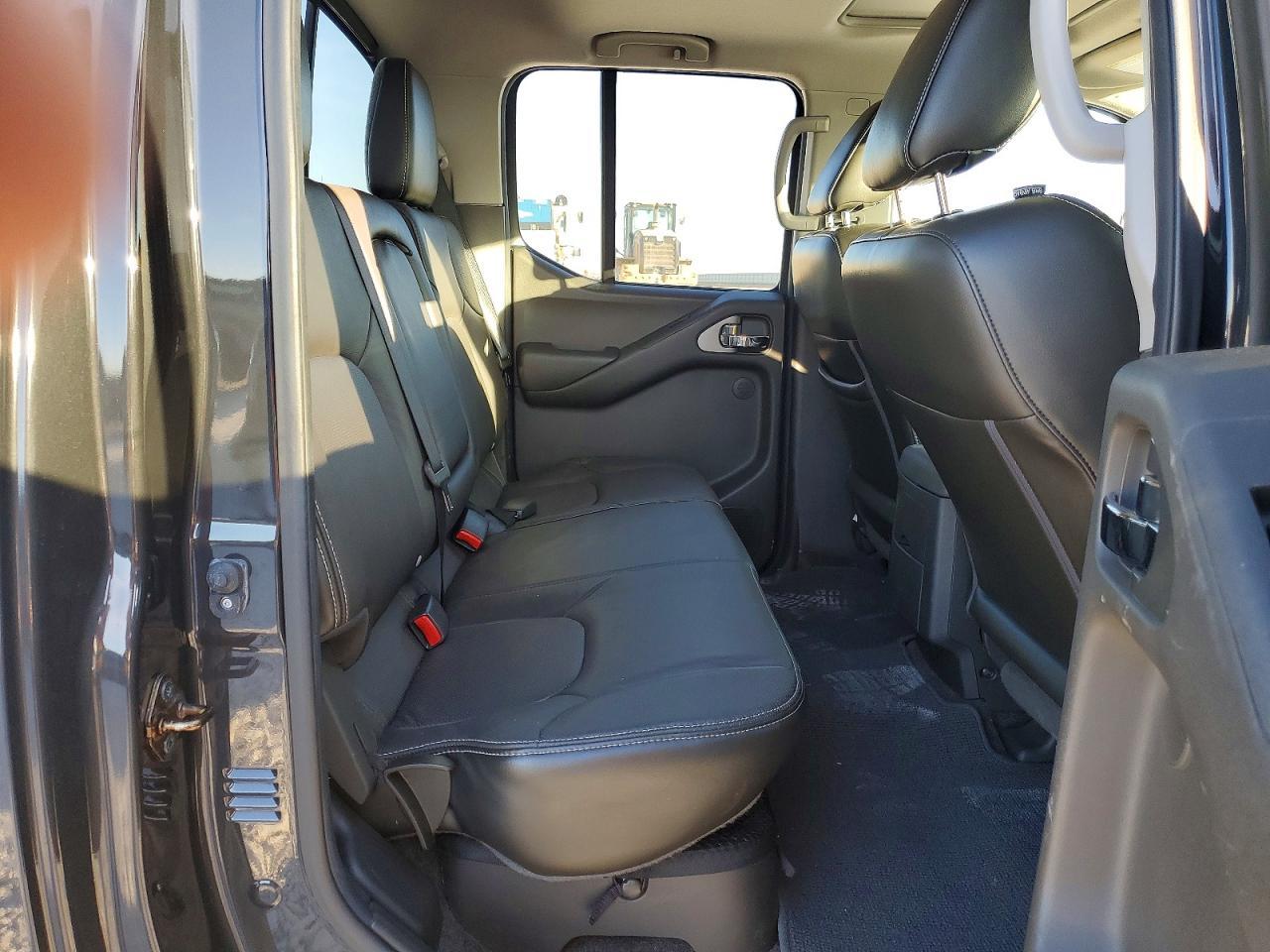 2015 NISSAN Frontier