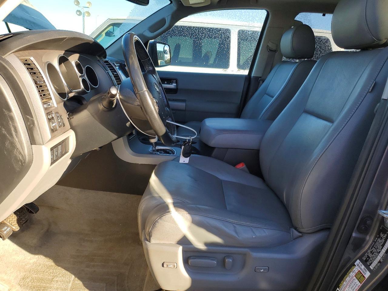 2011 TOYOTA Sequoia