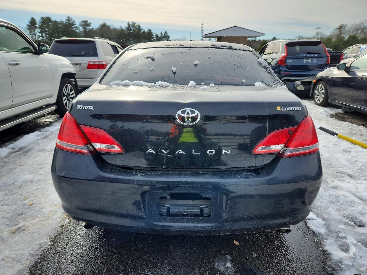 2005 TOYOTA Avalon