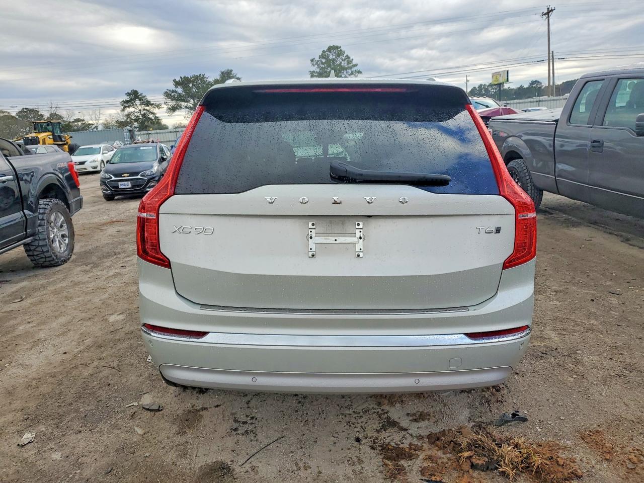 2022 VOLVO XC90