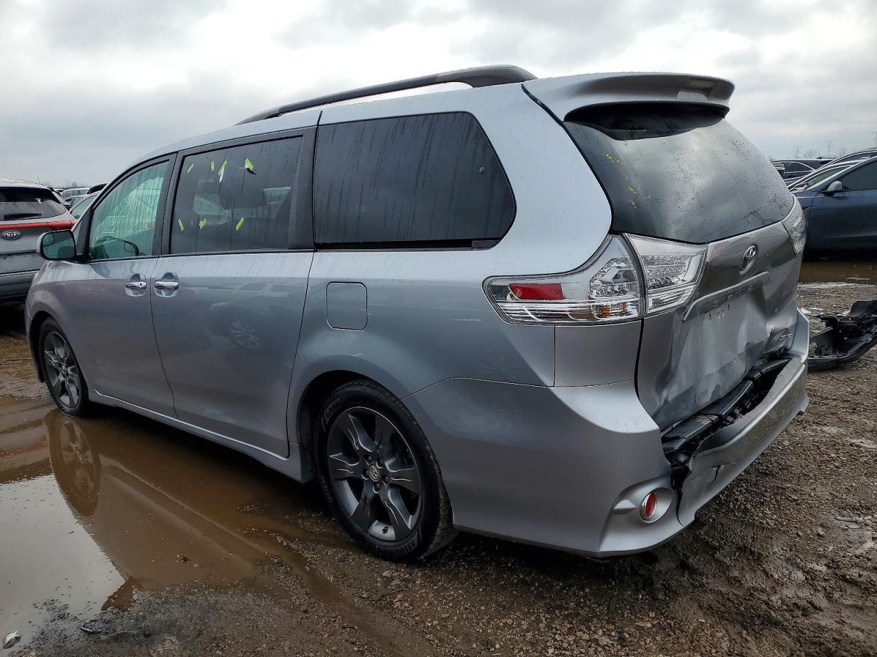 2016 TOYOTA SIENNA
