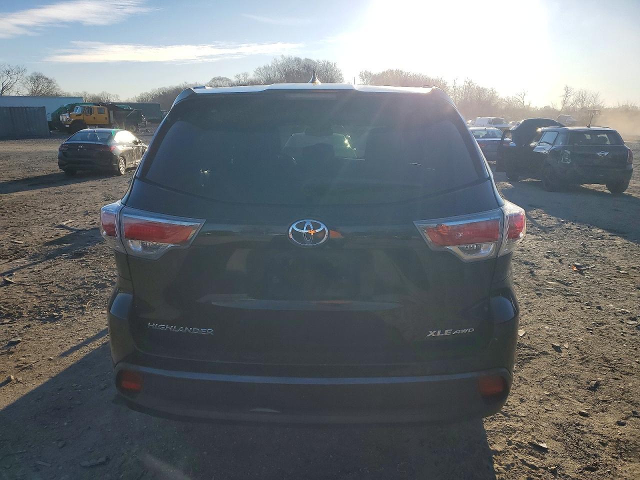 2016 TOYOTA HIGHLANDER
