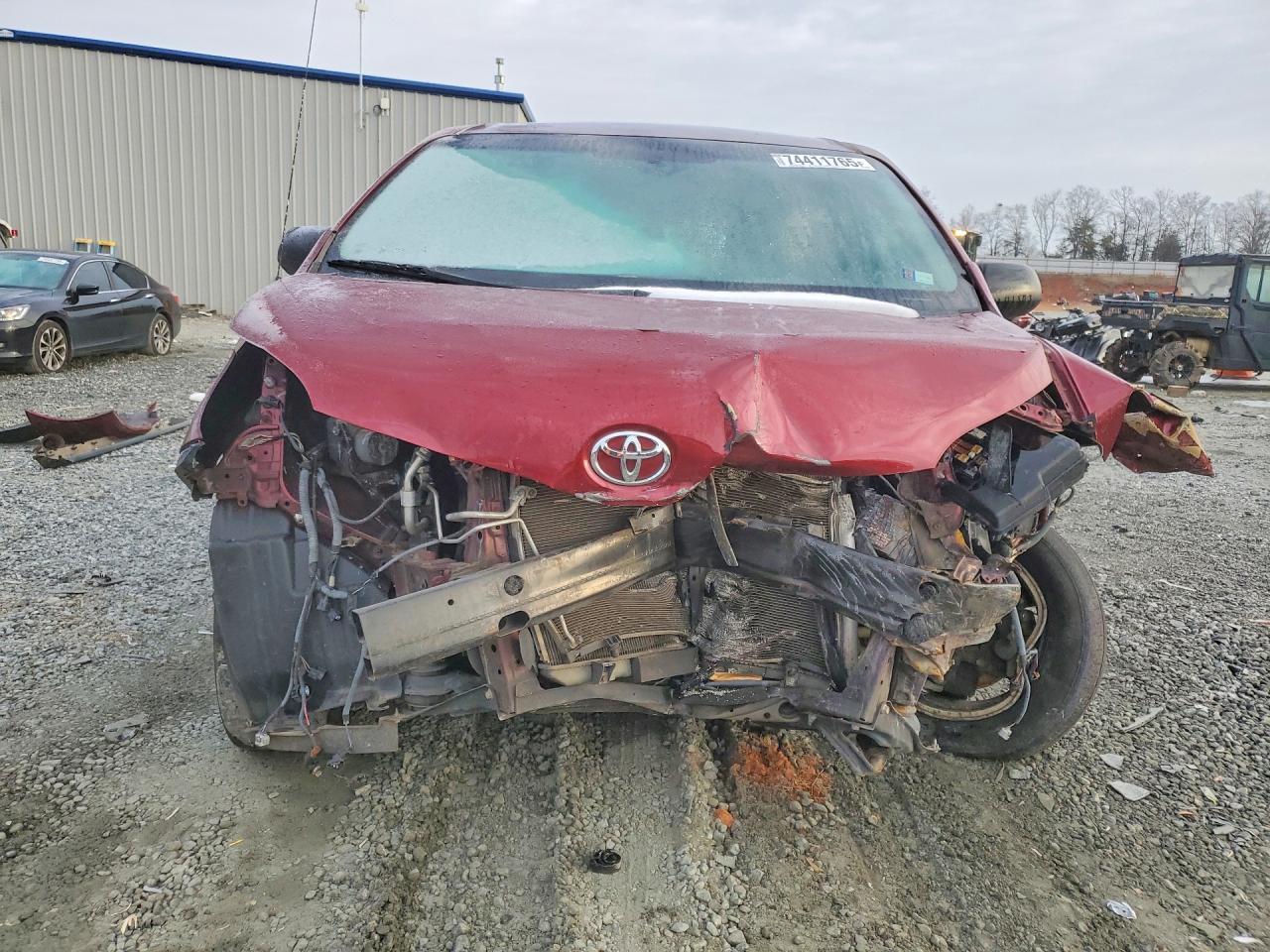 2011 TOYOTA SIENNA