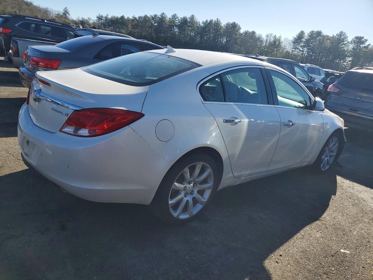 2013 BUICK Regal