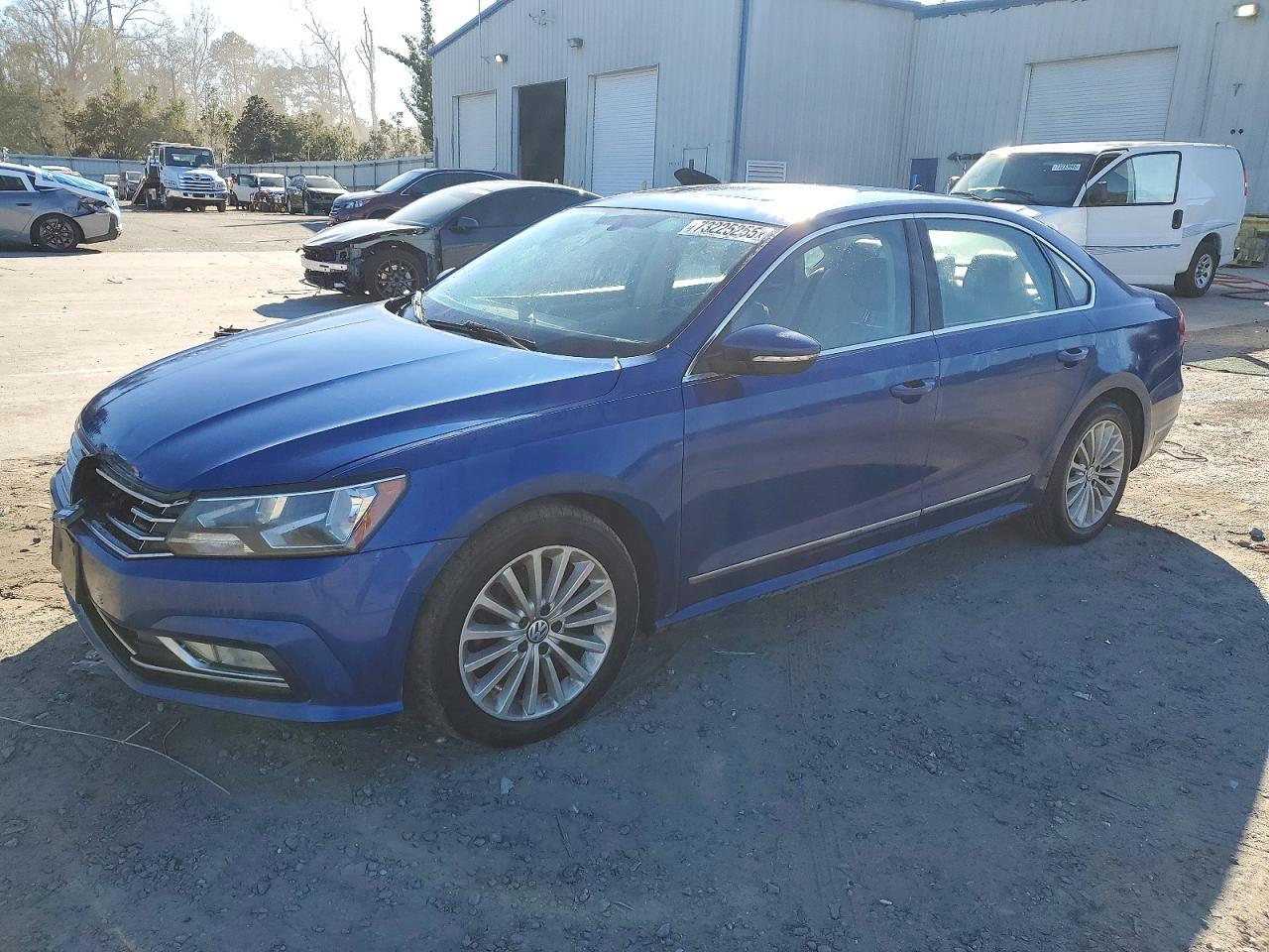 2016 VOLKSWAGEN Passat