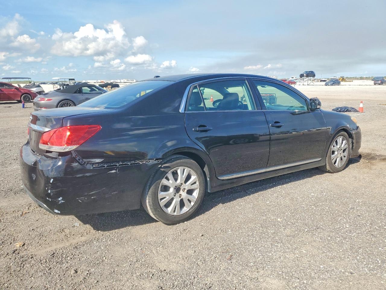2011 TOYOTA Avalon