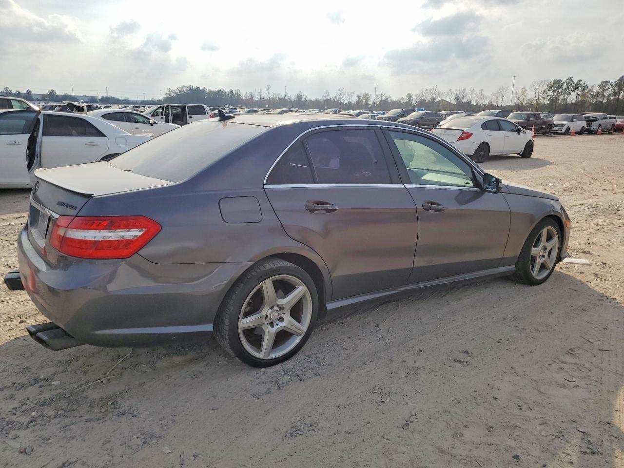 2013 MERCEDES-BENZ E-Class