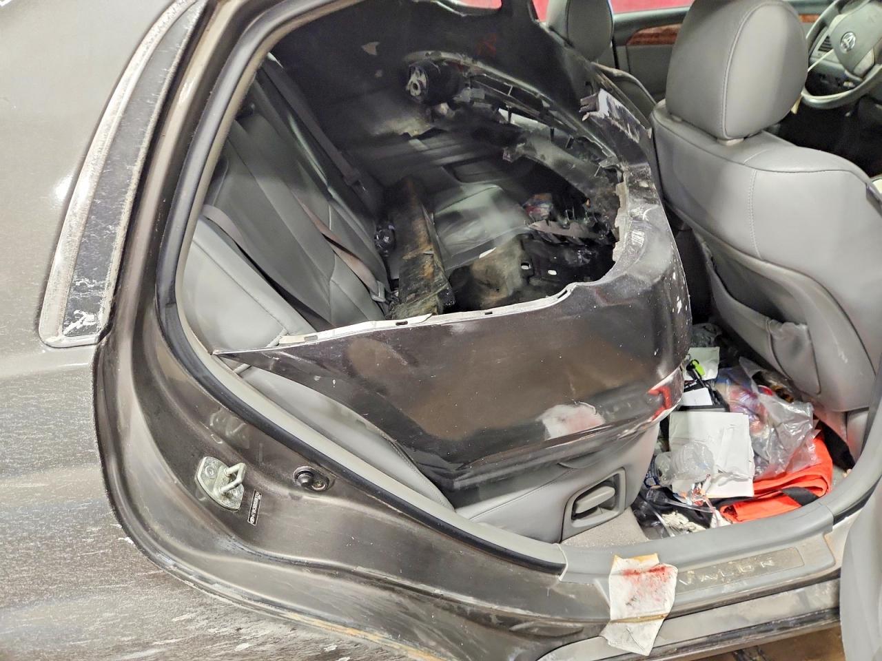 2005 TOYOTA Avalon