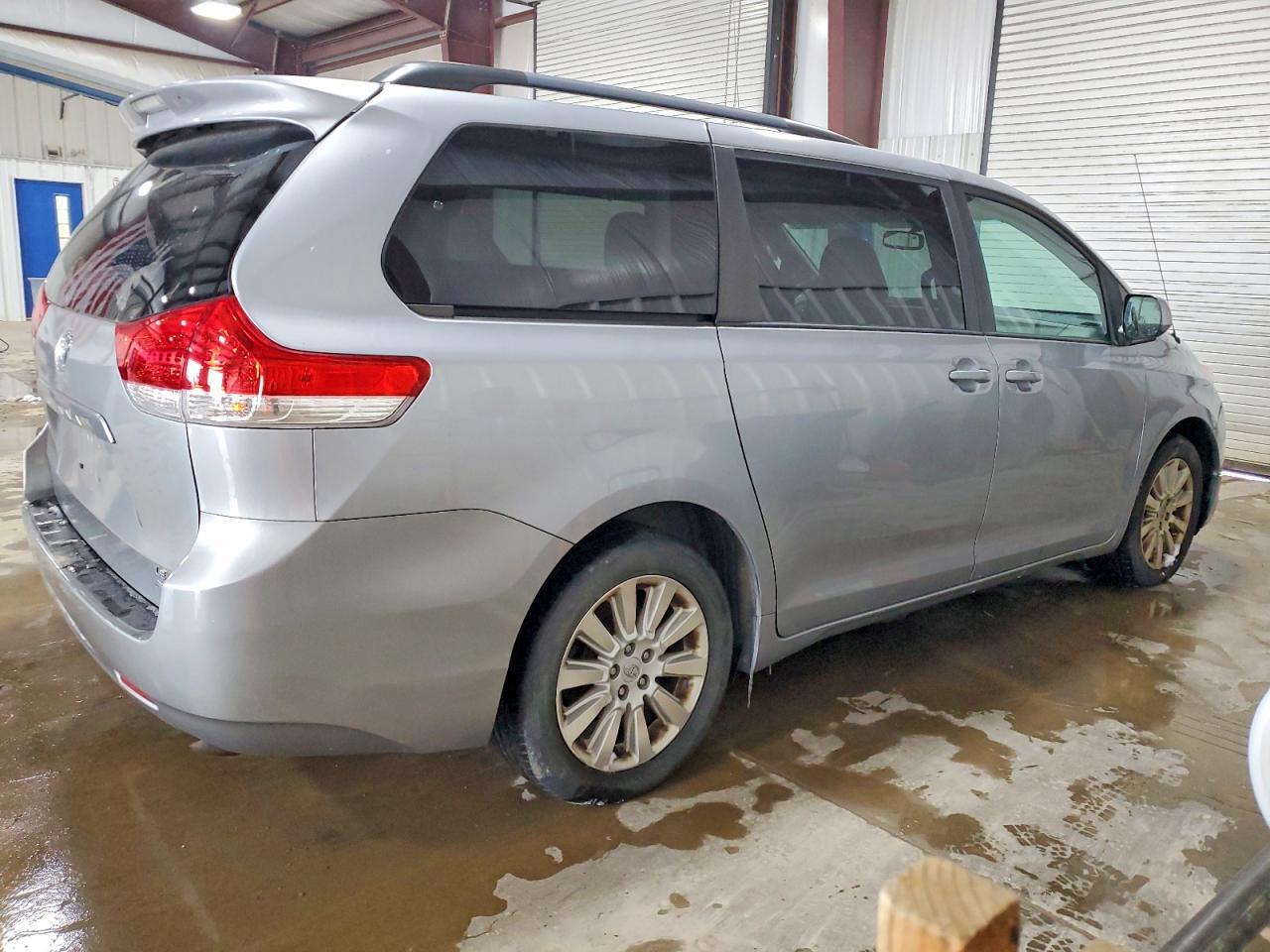 2014 TOYOTA SIENNA
