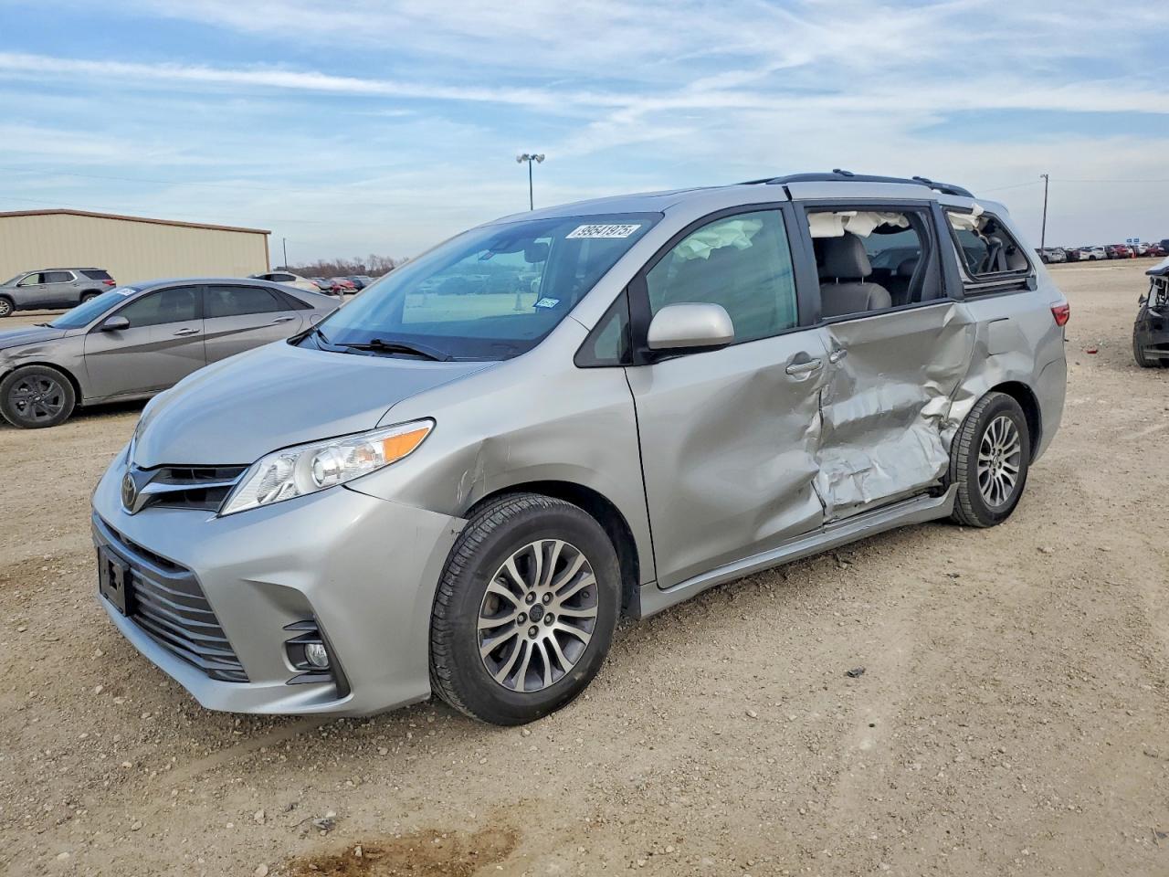 2019 TOYOTA SIENNA
