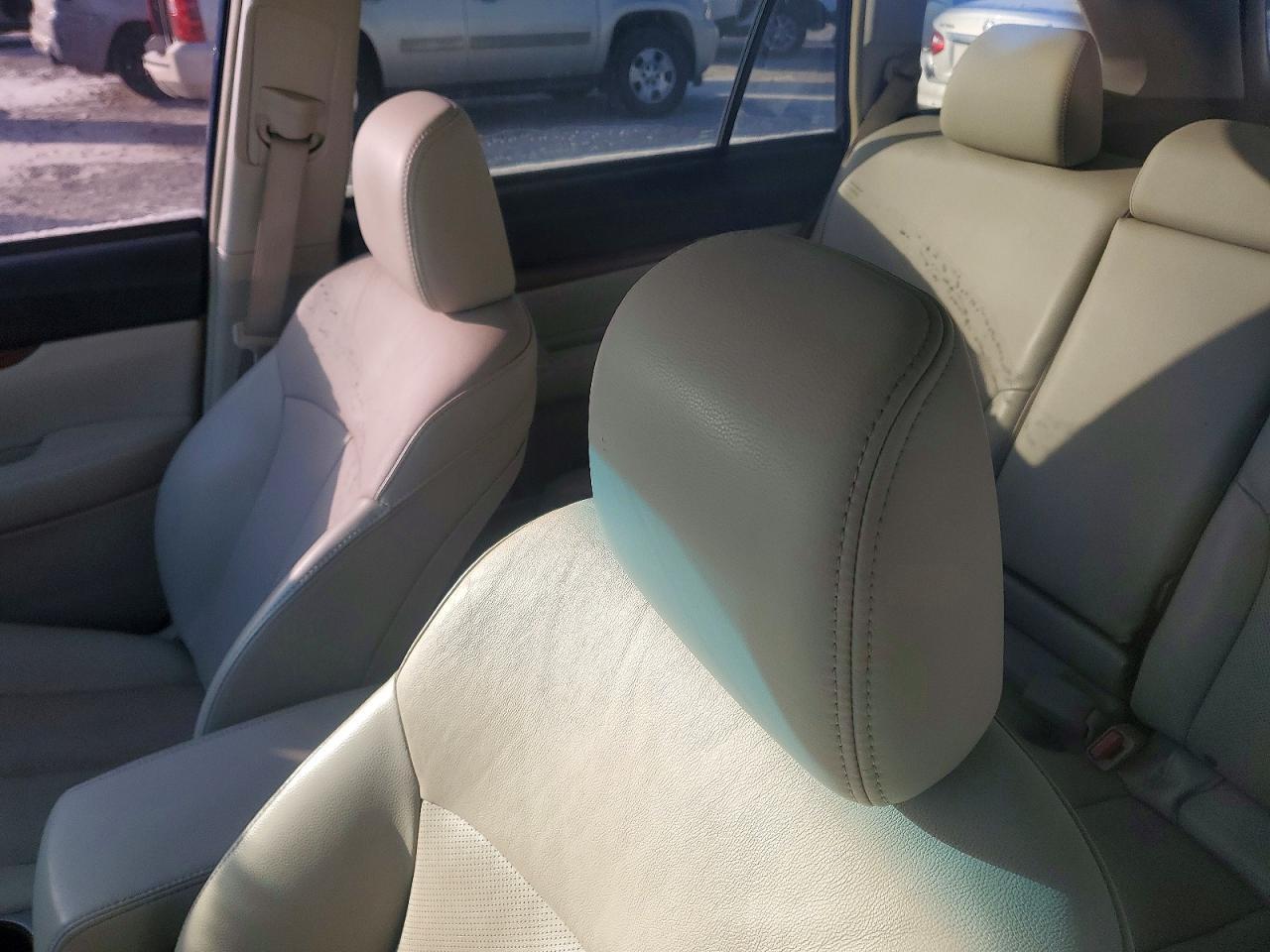 2014 SUBARU Outback