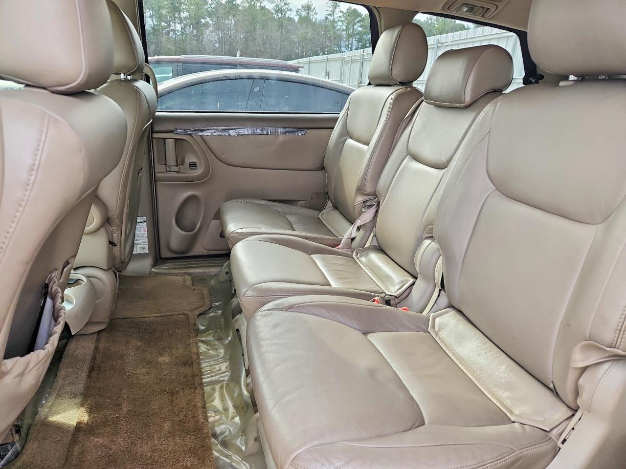 2004 TOYOTA SIENNA
