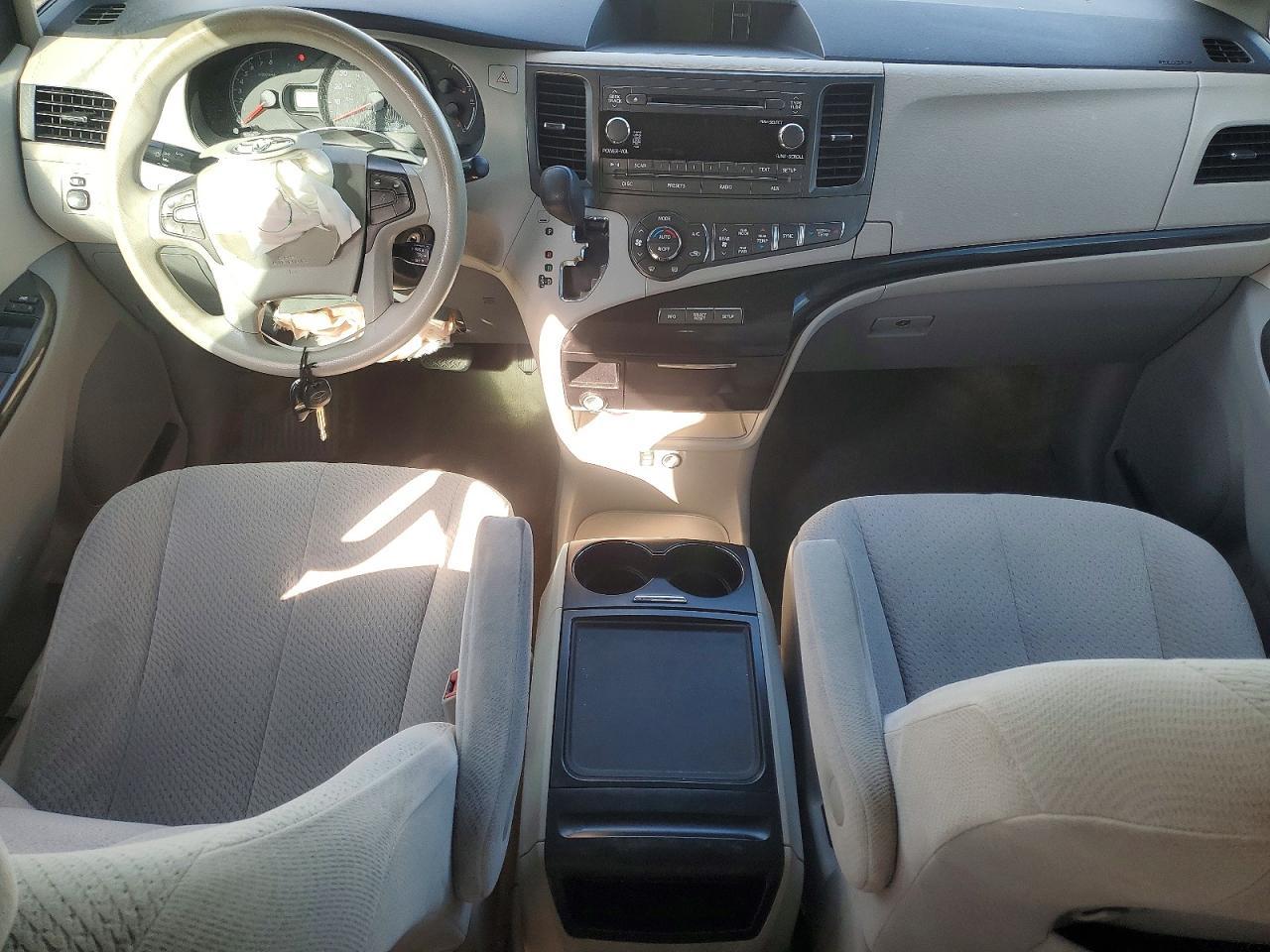 2013 TOYOTA SIENNA