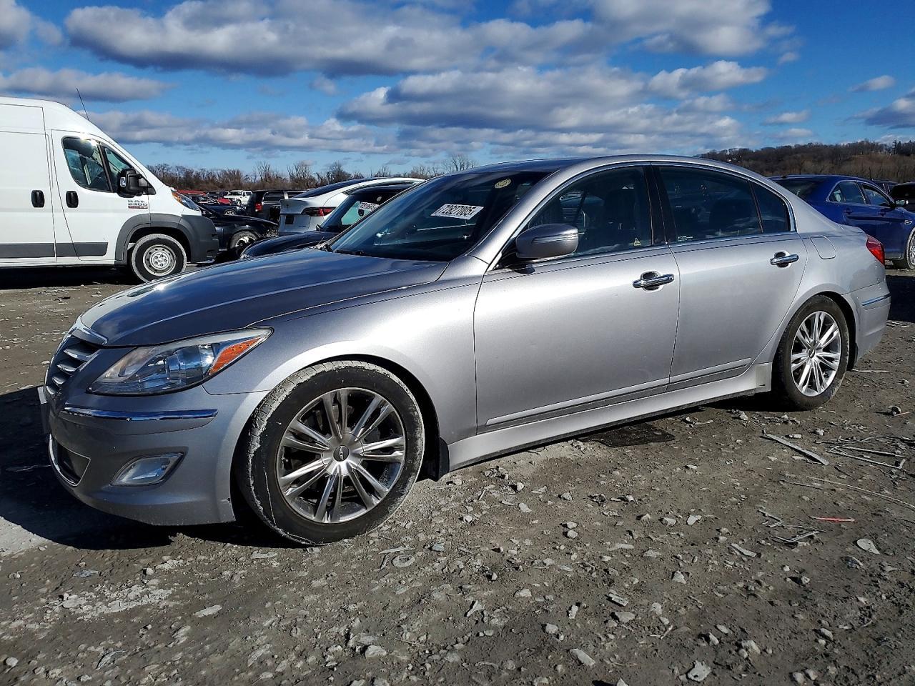 2013 HYUNDAI GENESIS