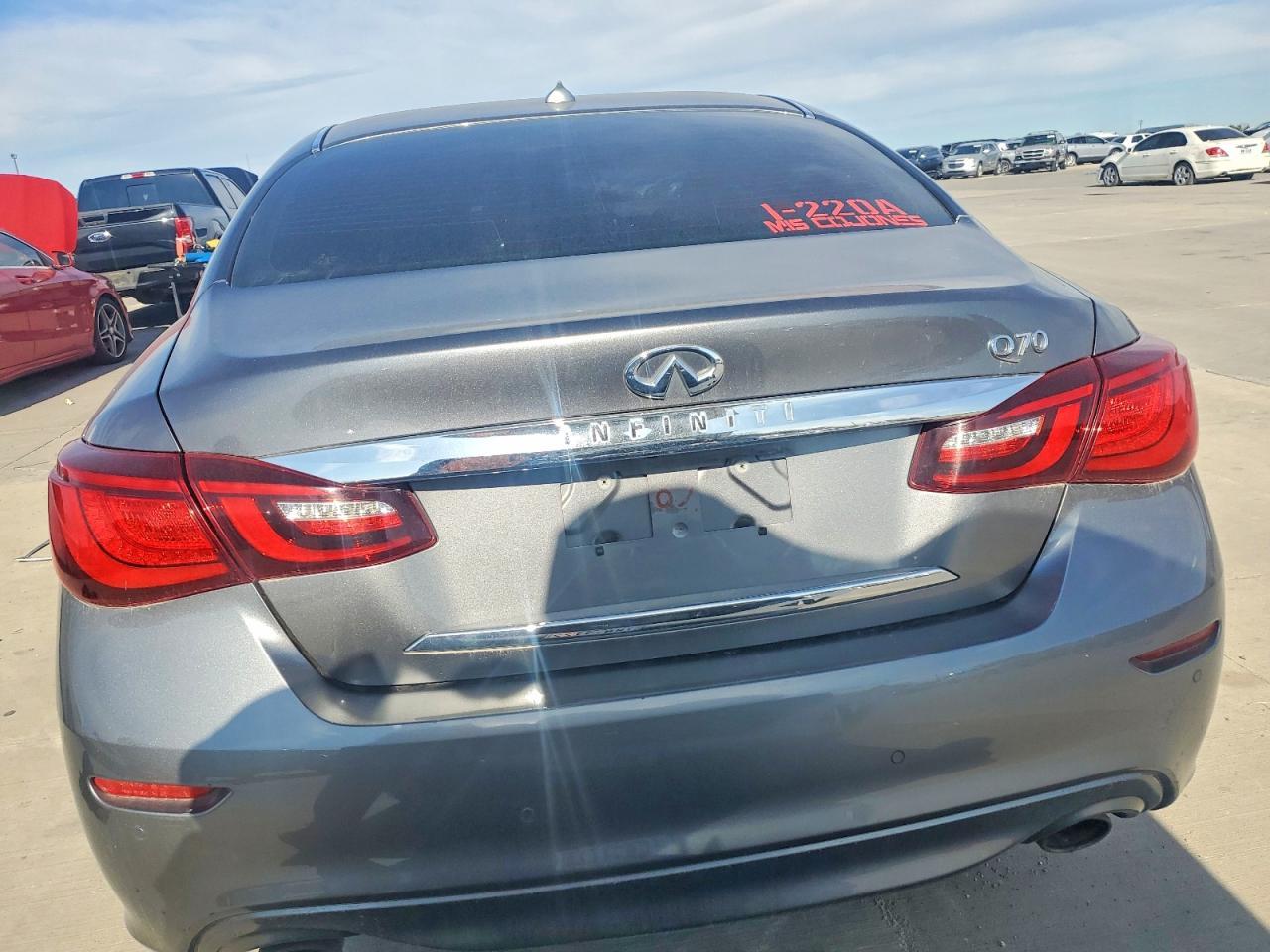 2017 INFINITI Q70