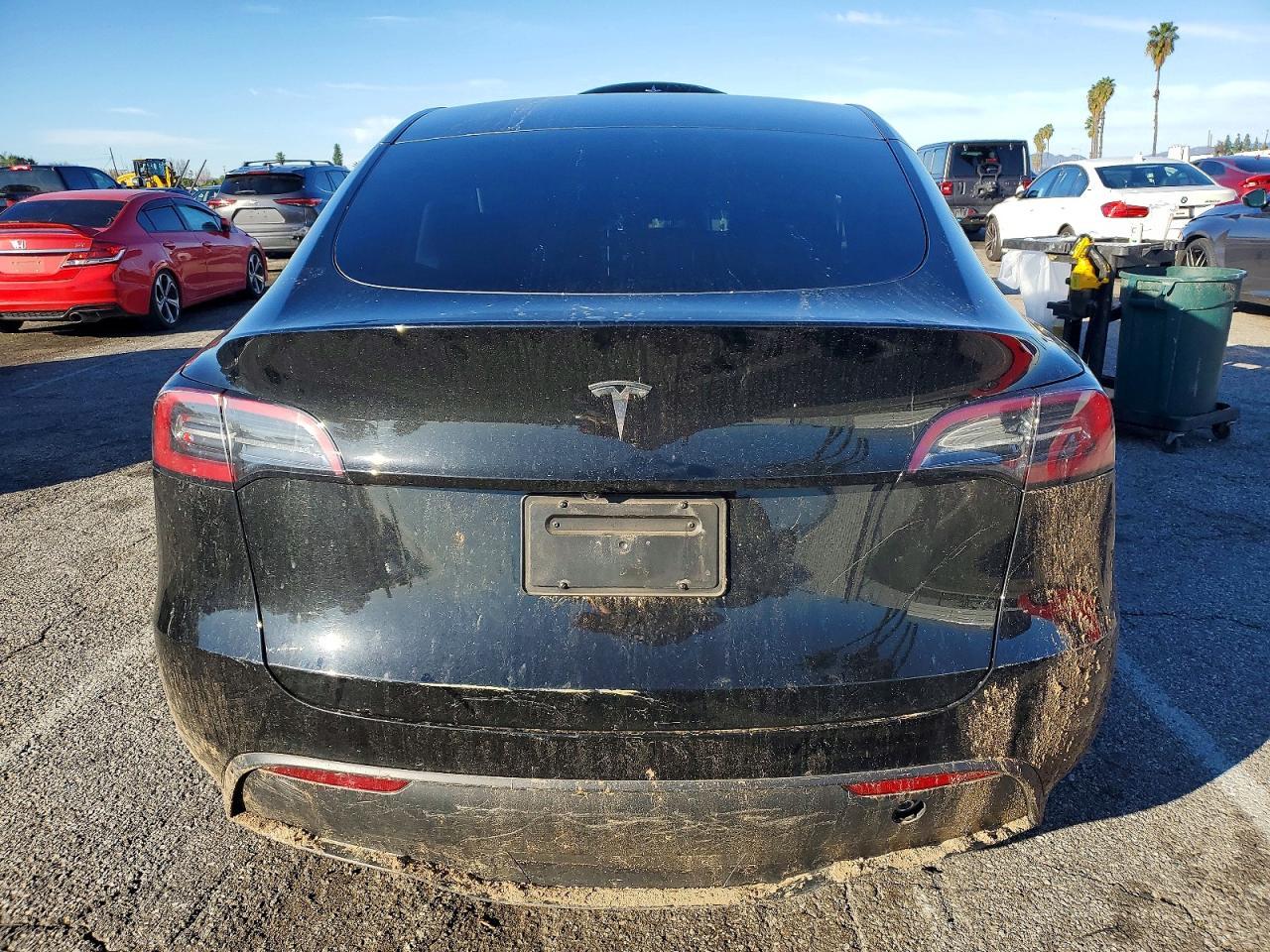 2025 TESLA MODEL Y