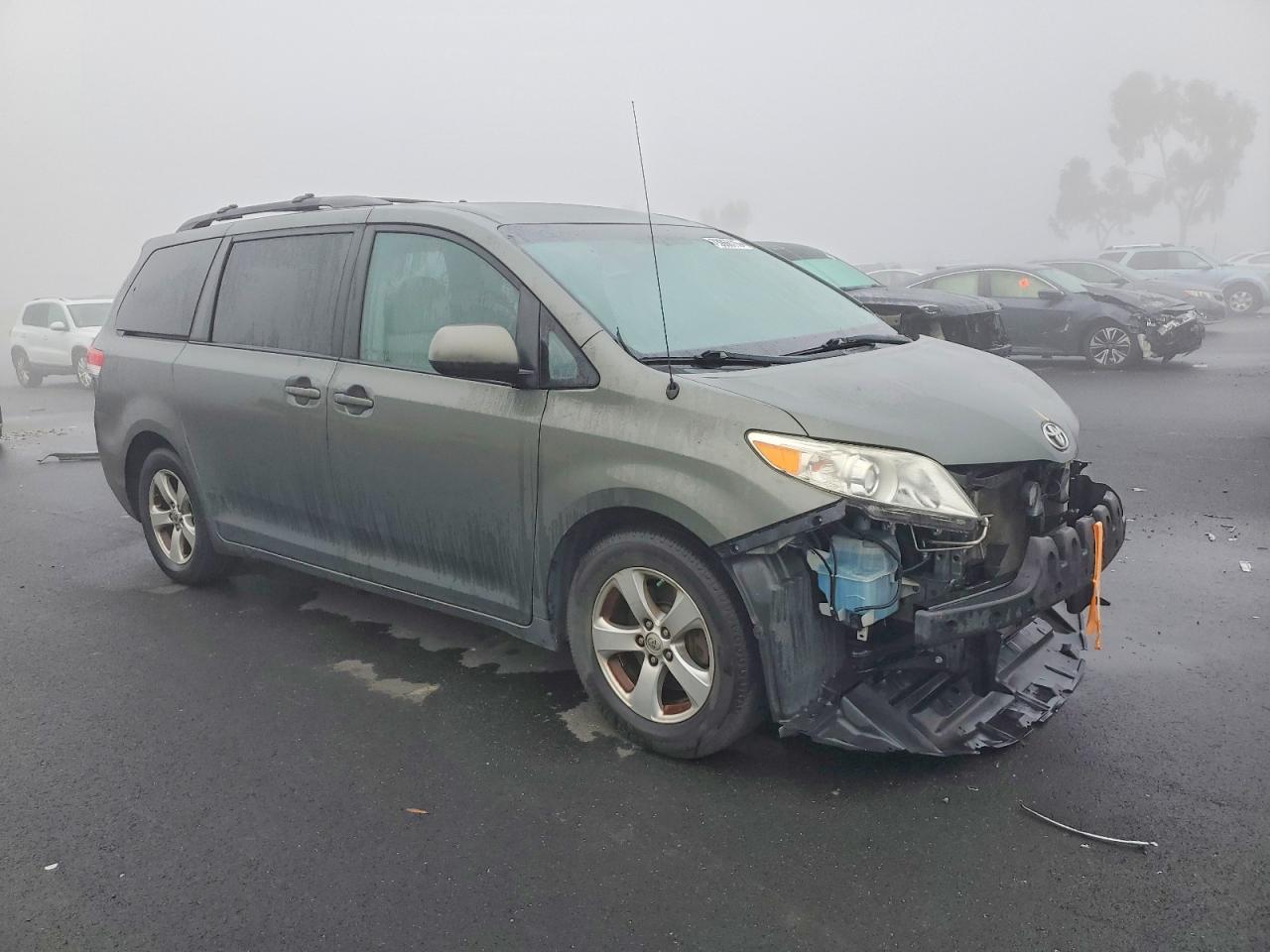 2013 TOYOTA SIENNA