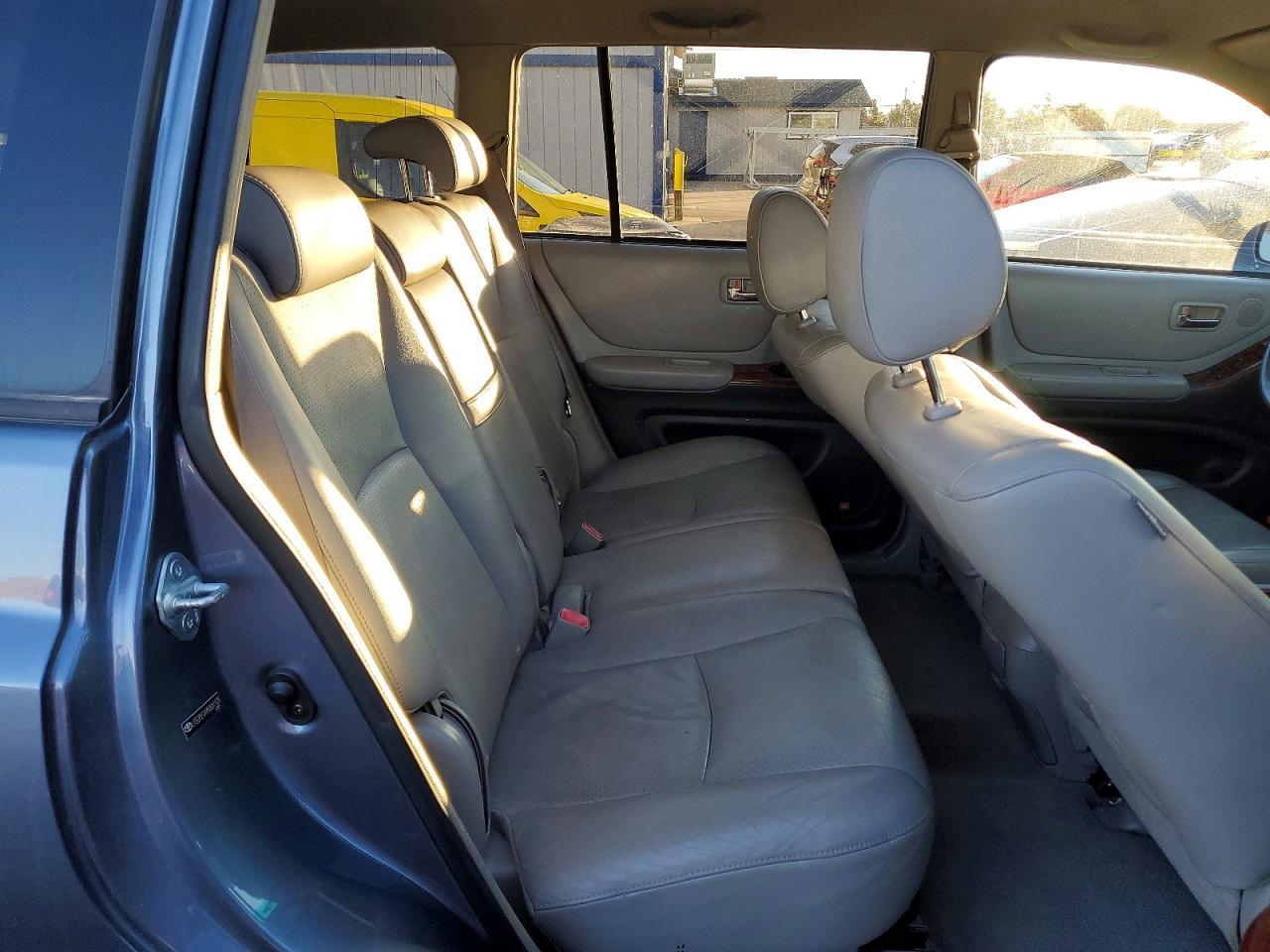 2005 TOYOTA HIGHLANDER