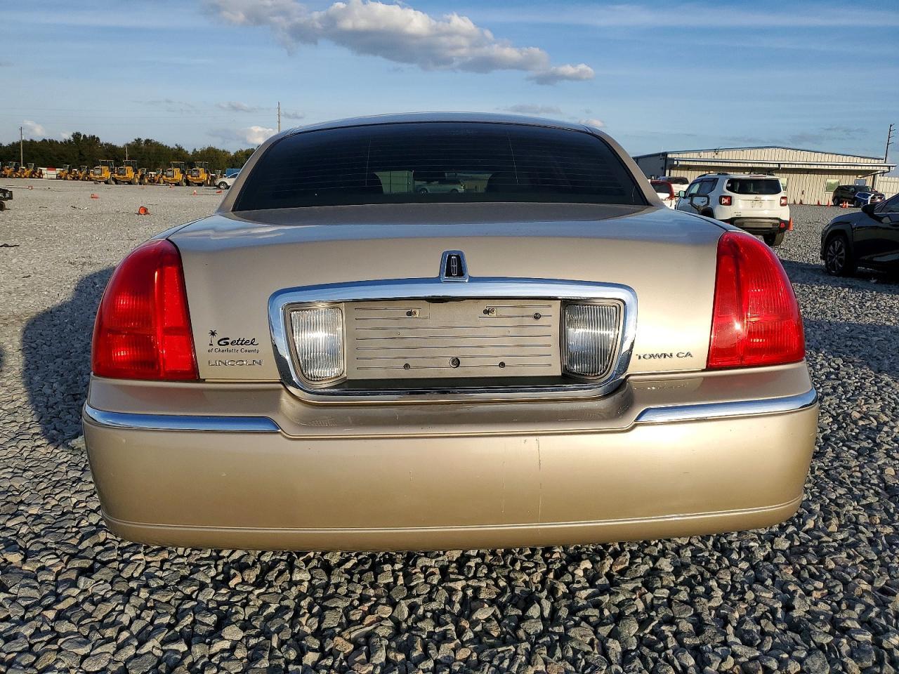 2007 LINCOLN Town Car