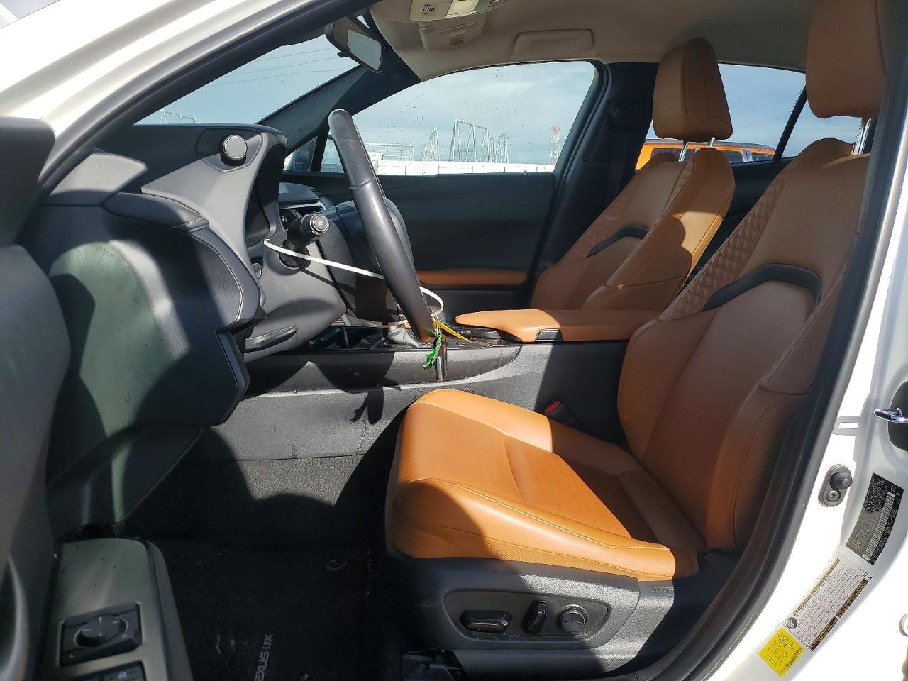 2021 LEXUS UX 200