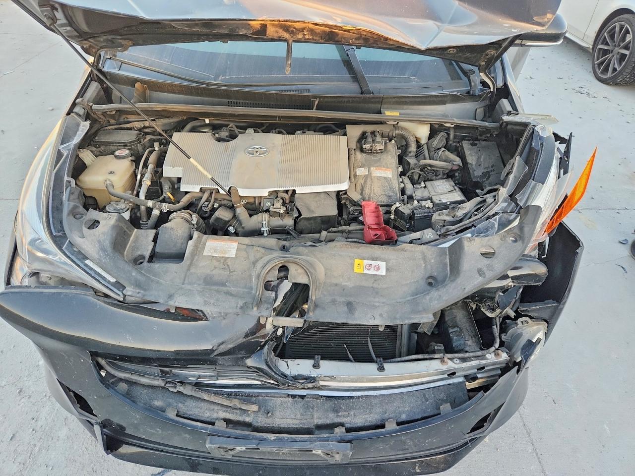 2016 TOYOTA PRIUS