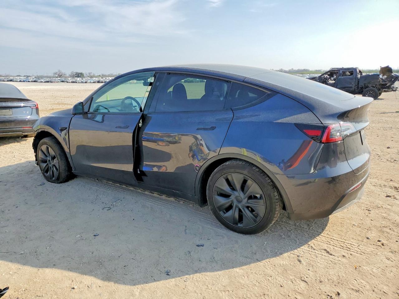 2025 TESLA MODEL Y