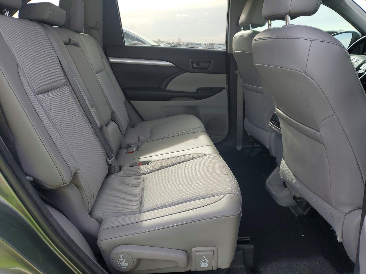 2015 TOYOTA HIGHLANDER