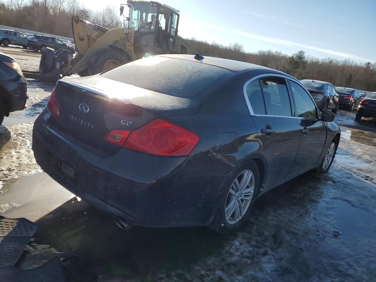 2012 INFINITI G37