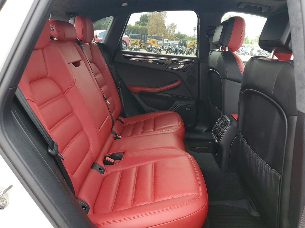 2021 PORSCHE Macan