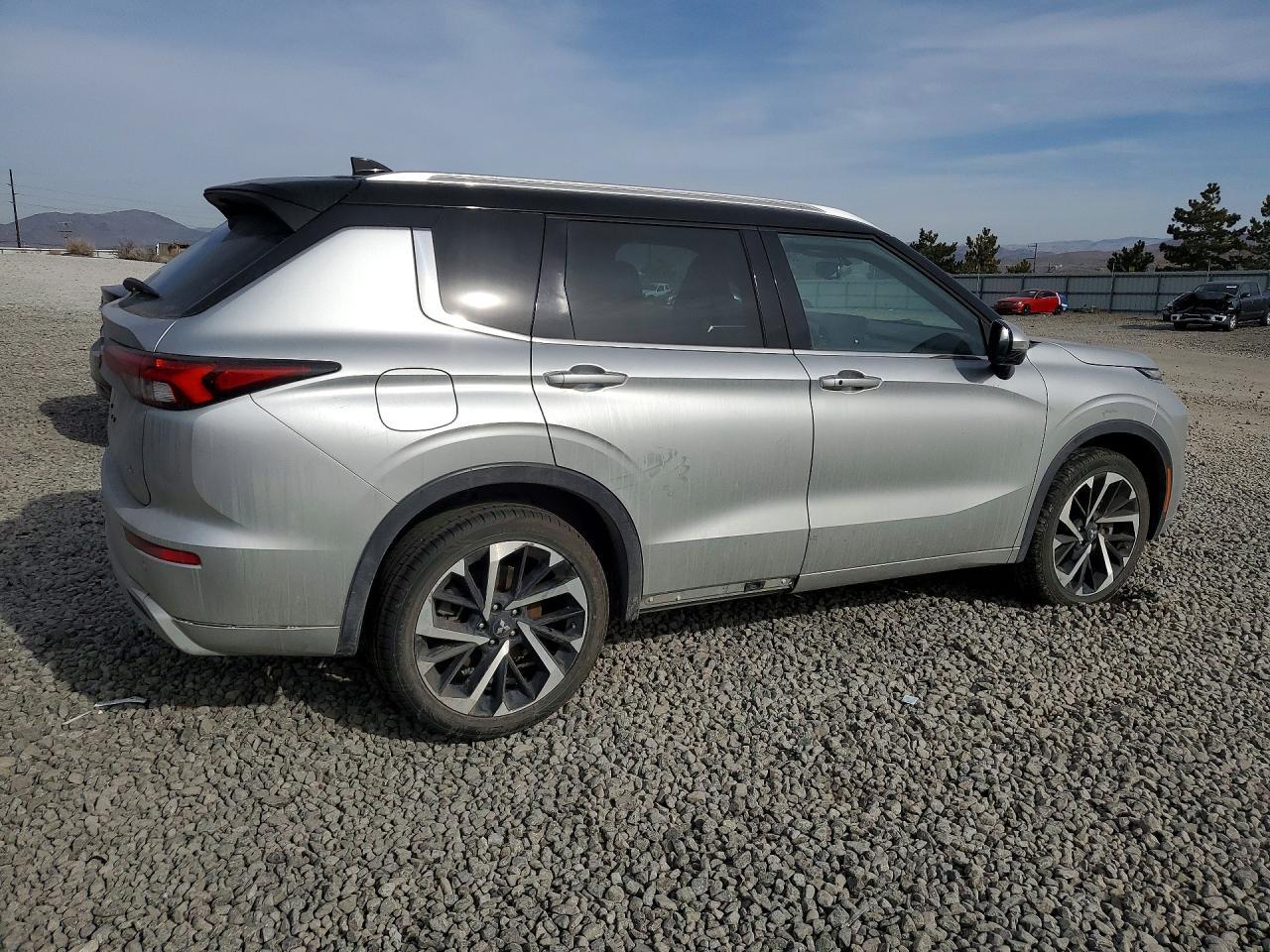 2023 MITSUBISHI outlander