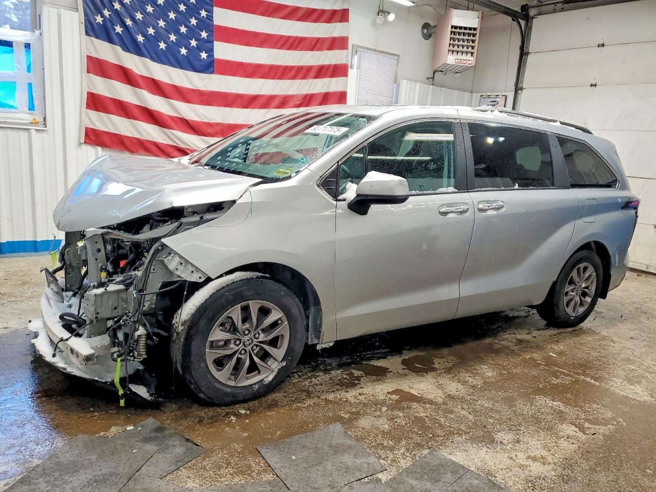 2023 TOYOTA SIENNA