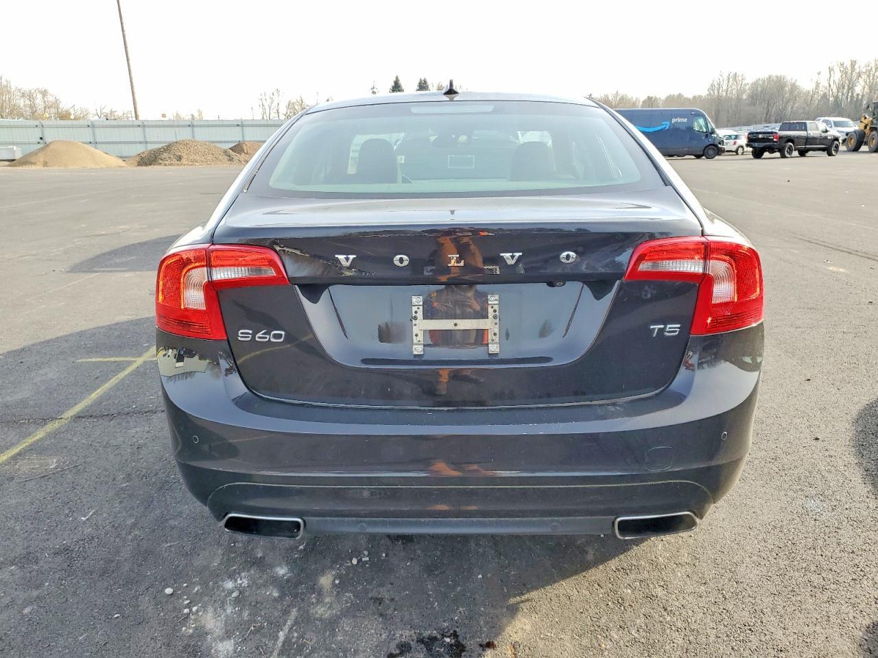 2015 VOLVO S60