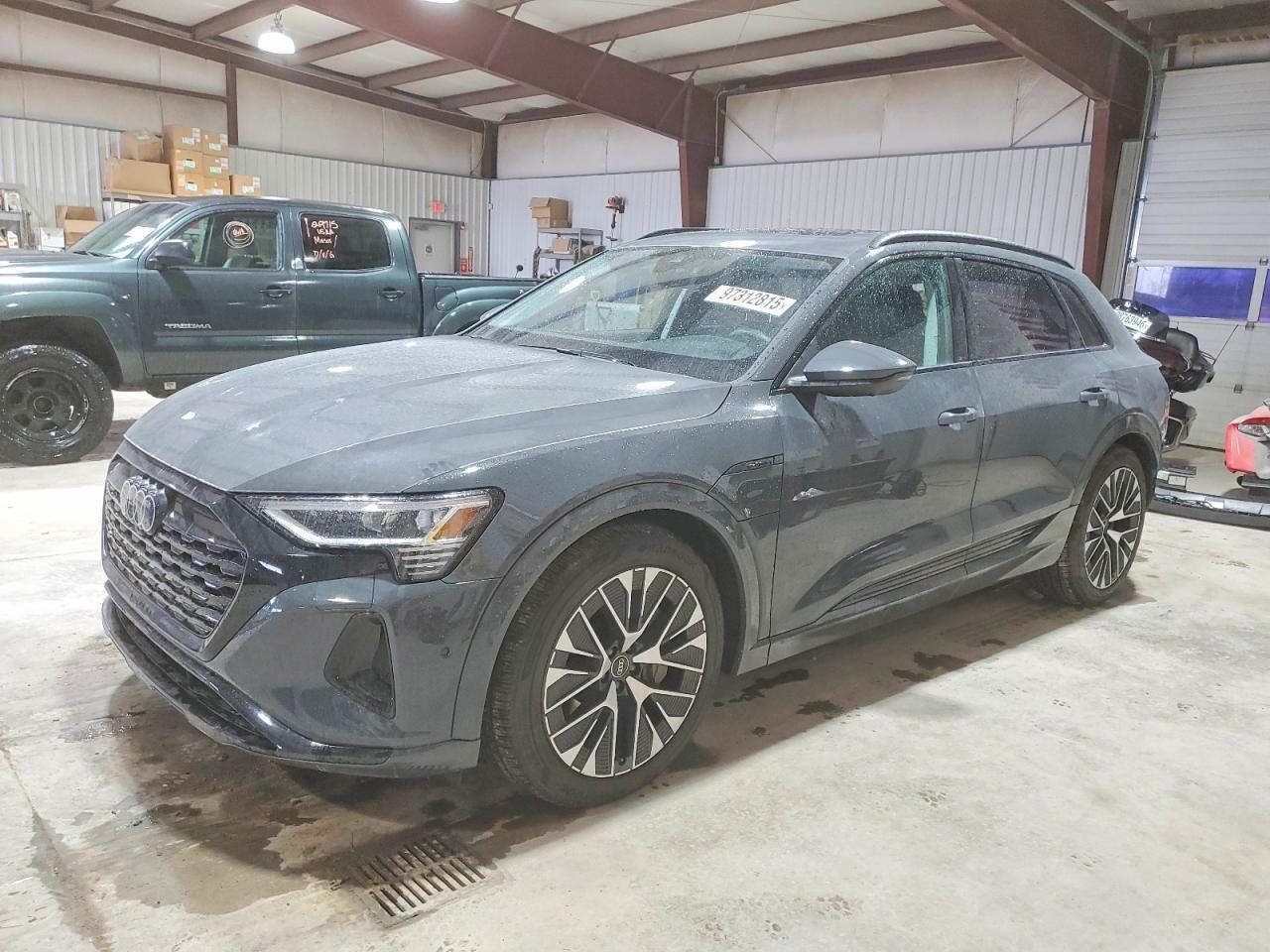 2024 AUDI Q8