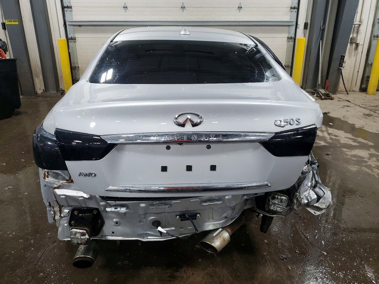 2015 INFINITI Q50