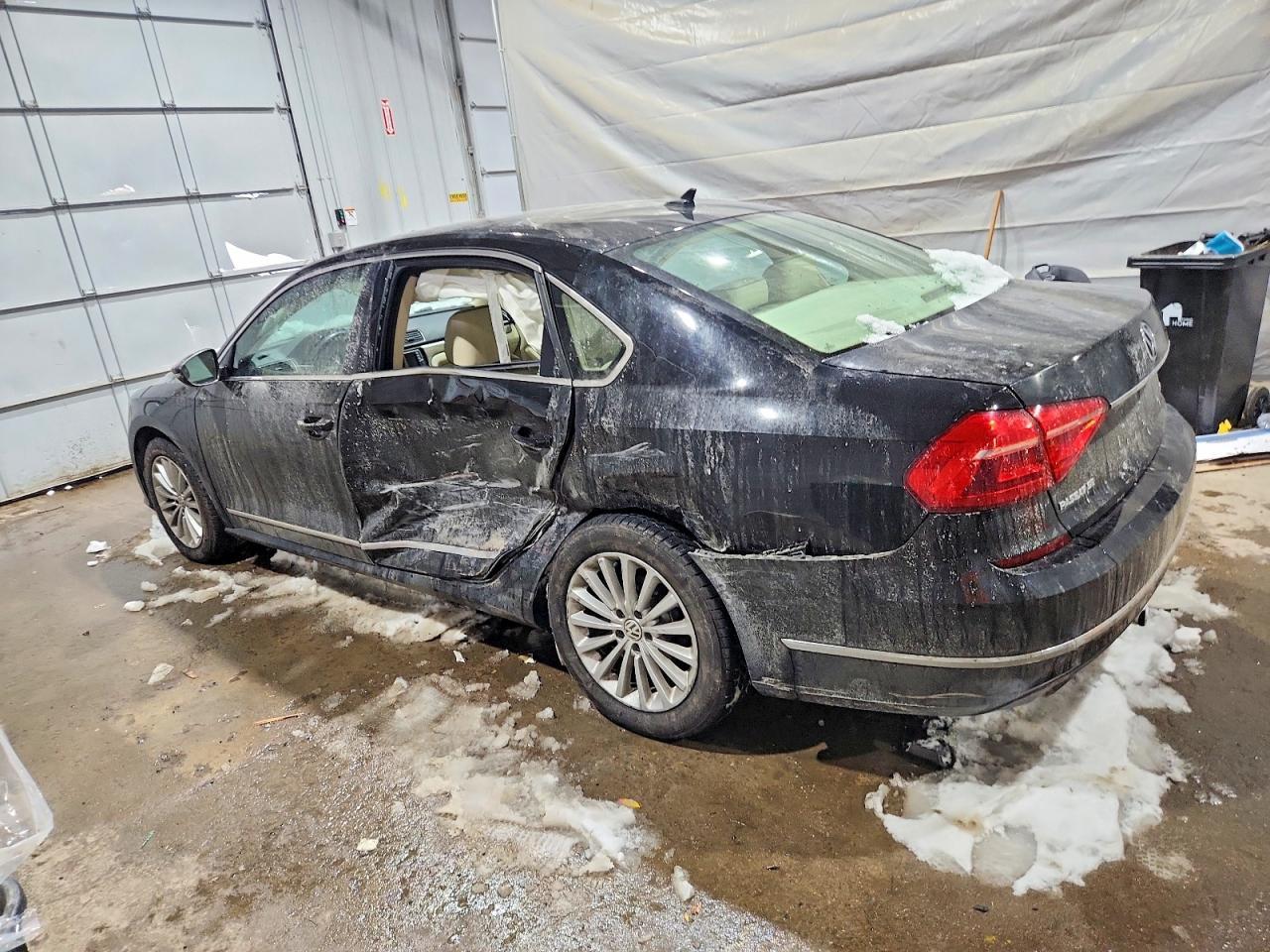 2016 VOLKSWAGEN Passat